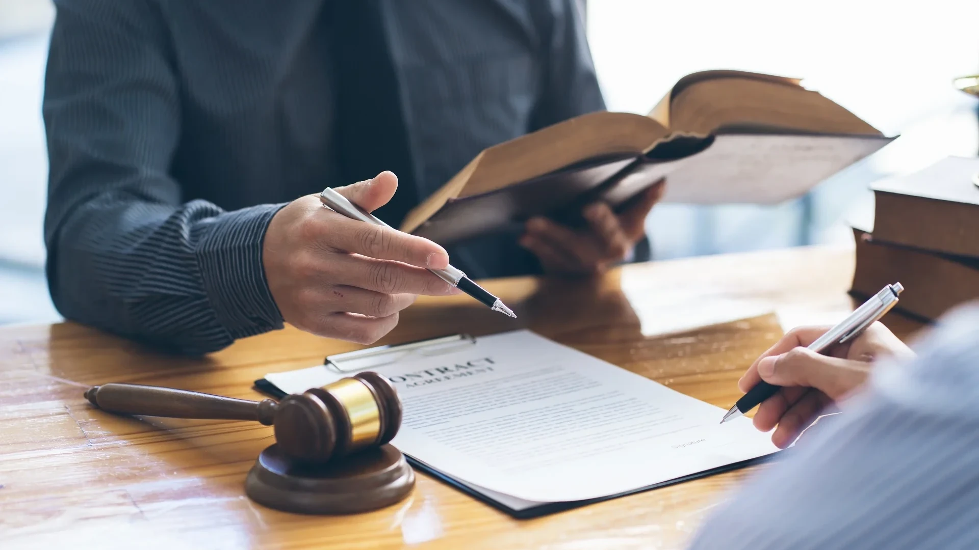 Advisor trying to locate an injury lawyer for their client.